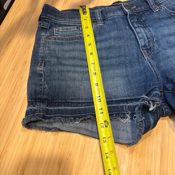 Banana Republic Women's Denim Shorts Cutoff Style Size 6 Classic, 3" inseam - Picture 5 of 9